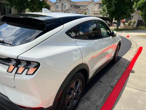 Photo 6 of 6 of 2021 Ford Mustang Mach-E Select